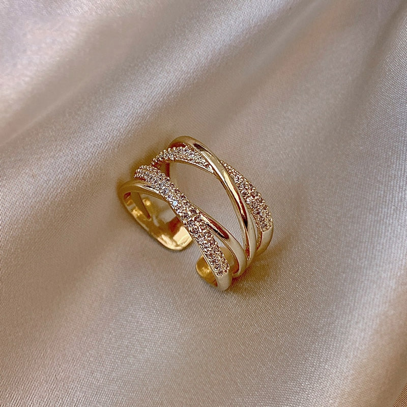 Anel Camelia com Cristais e Banhado 18K