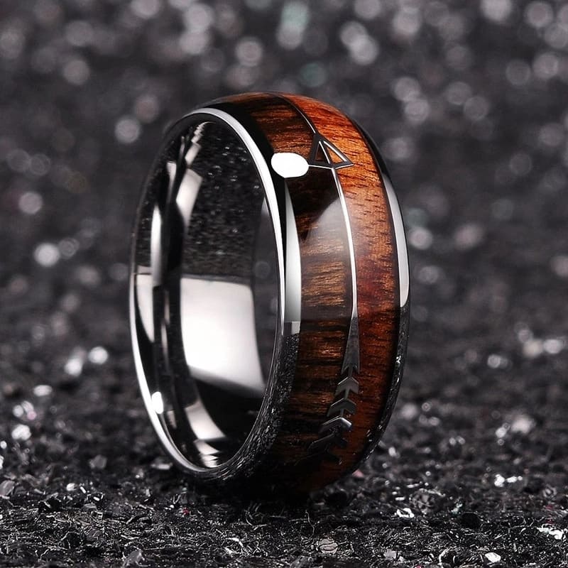 Anel Masculino Estiloso de Madeira e Tungstênio Flecha