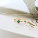 Anel Solitário Esmeralda e Prata Esterlina 925